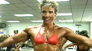 Muscle milf Warming for posing