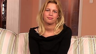 Cute babe fucked by two hogs- Playvision