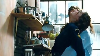 Anne Hathaway In Love And Other Drugs