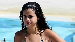 Selena Gomez - Bikini