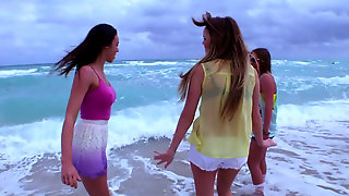 Tiffany Tyler foams her girlfriends in..