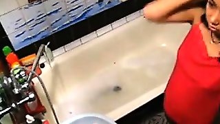 Spying On A Horny Girl In The Bath Tub