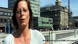 Dänishe MILF wird von zwei Jungs..