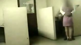 Amateur couple banging in an office get..