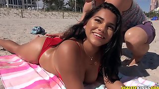 Juicy hot brunette Julz Gotti gets..