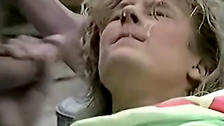 Teeny-Girls unter Sperma-Beschuss -..