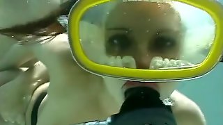 Hooka sex underwater