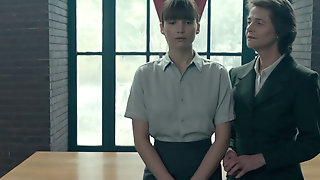 Jennifer Lawrence Spreads her Pussy to..