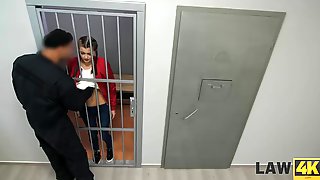 LAW4k. Skinny miss Cindy Shine sells..